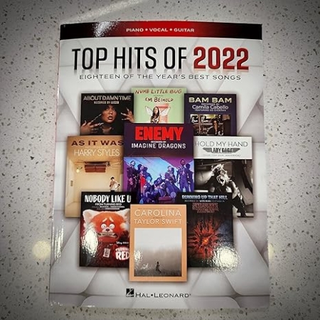 Top Hits of 2022 - Eighteen of the Year's Best Songs Arranged for Piano/Vocal/Guitar (Top Hits of Piano Vocal Guitar)